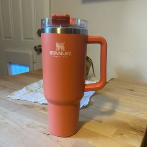 Barely used 40 oz Stanley- color : Grapefruit
